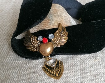 Angel wings & heart necklace, Black velvet choker, Goth style choker with gold winged heart pendant