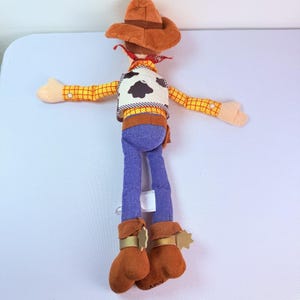 Peluche de Woody de Toy Story de Disney Pixar, de 45 cm (18 pulgadas), vaquero, muñeco de peluche suave. imagen 2