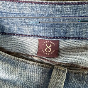 Women’s NYDJ-Not Your Daughters Jeans- Blue Lift Tuck Size 6 immagine 4