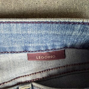 Women’s NYDJ-Not Your Daughters Jeans- Blue Lift Tuck Size 6 immagine 5