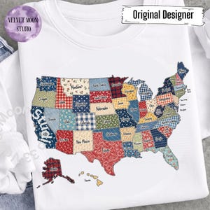 Patchwork USA-karta PNG, quiltad USA med delstatsnamn, rustik Americana digital nedladdning, lantlig sublimeringsdesign