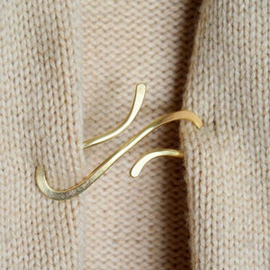 Cardigan clip, Sweater pin, Gold tone wire brooch, Gift for mother, Autumn pin brooch
