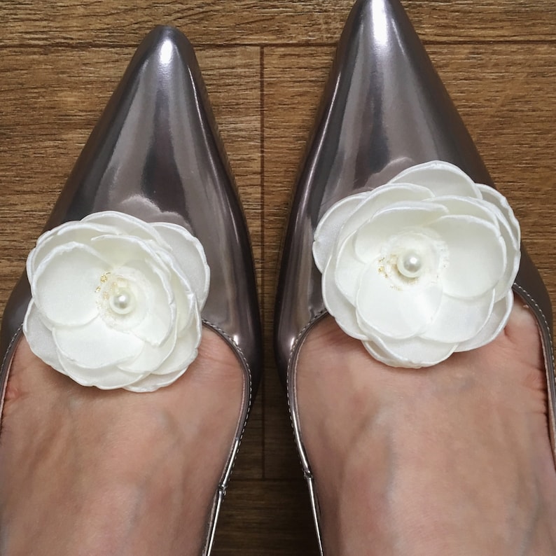 Ivory Golden Bridal hair flowers Ivory Gold hair clips Bridal Shoe clips Bridesmaids hair Pins Handmade Weddings Accessories Dress Brooch