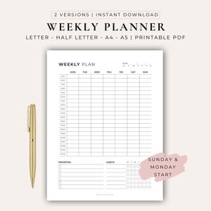 Puede incluir: Un planificador semanal imprimible en PDF con una cuadrícula en blanco y negro, franjas horarias de 5:00 a 24:00, columnas de lunes a domingo, una sección de prioridades y un rastreador de hábitos. Un bolígrafo dorado se sitúa a la izquierda.