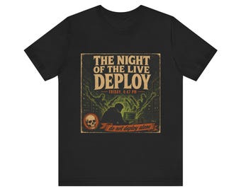 Die Nacht des Live Deploy Shirt, Vintage B-Movie Horror Poster, Lustiges Software Engineer Programmierer Tee, Freitag Deploy Geburtstagsgeschenk