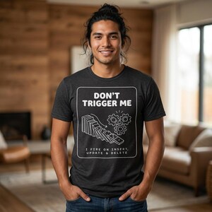 私を怒らせないでTシャツ、面白いSQLデータベースDBA Tシャツ、プログラマー開発者へのギフト、SQLトリガーユーモア、ソフトウェアエンジニアの誕生日
