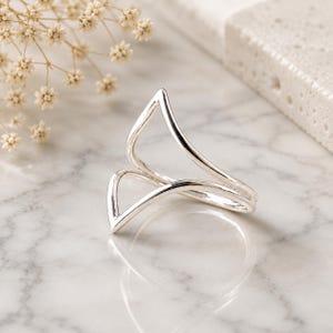 Anillo de plata de ley 925 con doble diseño de chevrón, anillo minimalista apilable en forma de V.