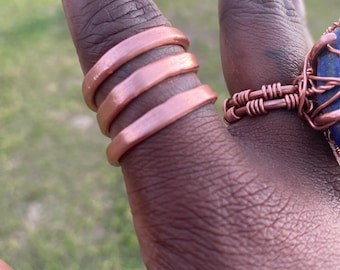 Anillo de cobre grueso enrollado