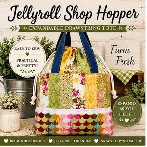 Puede incluir: Un bolso tote extensible con cierre de cordón que presenta un diseño de patchwork con tiras florales verticales en verde, amarillo y rosa, y una sección inferior con un patrón de escamas de colores. El bolso tiene asas azul oscuro y cordones blancos.