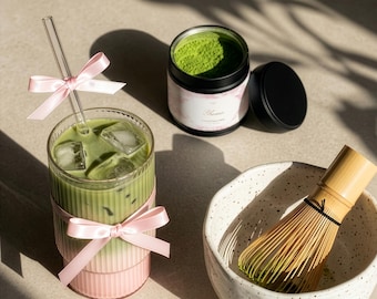Matcha-konservburk Mockup PSD | Livsstilsscen | Tryckeffekter ingår
