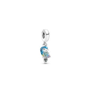Pu&ograve; includere: Un charm in argento con un design di pappagallo colorato. Il pappagallo ha piume blu, gialle e viola e un becco bianco. Il charm &egrave; sospeso a un anello d'argento, perfetto per un braccialetto o una collana.