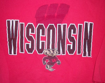 Wisconsin Badgers NCAA Bucky Badger Football Sweatshirt Red Sweater Vintage Made In USA XL Extra Large