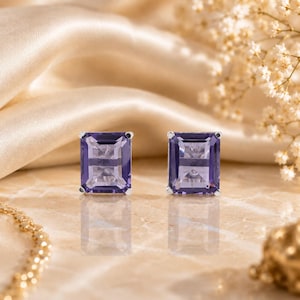 Pendientes de plata de ley con talla esmeralda, 10 x 12 mm, gema de iolita púrpura, regalo de joyería minimalista para ella.