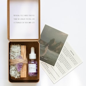 Inner Calm Ritual Kit | Vit salvia smudge, Palo Santo, ametistkristall, eterisk oljeblandning