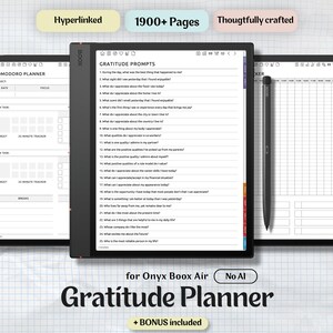 Può includere: Tre tablet digitali che mostrano un pianificatore di gratitudine per Onyx Boox Air, con oltre 1900 pagine, collegamenti ipertestuali e uno stilo. Gli schermi mostrano modelli di pianificatore Pomodoro, prompt e un tracker giornaliero.