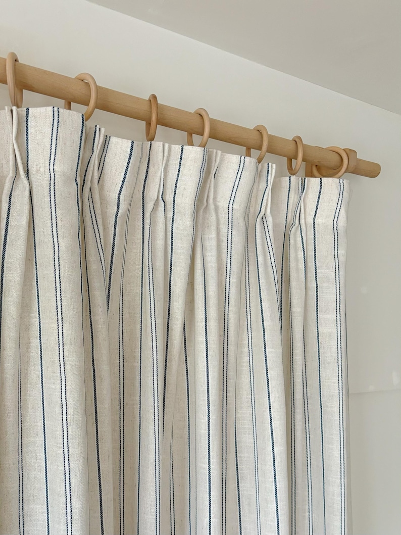 Gestreifte Vorhänge aus Leinenmischung, Blaue Tickende Streifenvorhänge, Neutrale Bauernhausvorhänge, Lichtfilternde Fensterpaneele. Bild 8