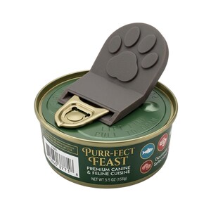 Könnte beinhalten: Eine grüne und goldene Tierfutterdose mit einem grauen Pfotenabdruck-Deckelöffner. Auf der Dose steht "Purr-fect Feast" und "Premium Canine & Feline Cuisine". Das Nettogewicht beträgt 156 g.