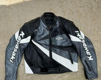 Chaqueta de cuero Kawasaki Racing negra y blanca para motociclistas. Equipo de protección para motociclistas.