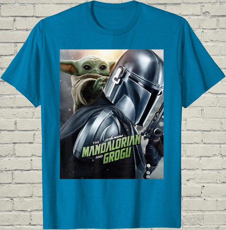 Camiseta de Grogu de Mandalorian, camiseta con póster de la película de Star Wars, ropa gráfica de ciencia ficción, regalo de cumpleaños para él, regalo friki para marido imagen 3