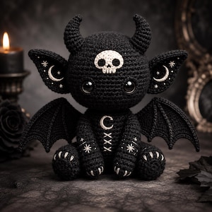 Patrón de ganchillo gótico, Nocturne Batling con motivo de calavera, PDF de amigurumi espeluznante para decoración de Halloween