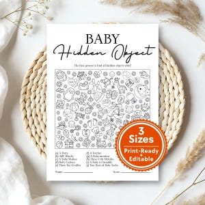 Puede incluir: Un juego de baby shower en blanco y negro titulado "BABY Hidden Object". El juego presenta una ilustración detallada de artículos para bebés, con una lista de objetos para encontrar. Una pegatina circular indica que el juego está disponible en 3 tamaños y es imprimible y editable.