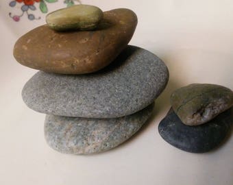 Pila de piedras de playa (6 rocas oceánicas variadas), arte rupestre de Oshua, piedras zen, escultura de jardín zen, terrario, meditación, yoga, equilibrio, regalo, decoración zen *