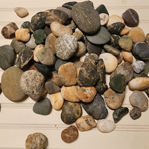 100 Beachy Beach Stones Rough Blue White Grey Tan Striped Terrarium Aquarium Garden Zen Spa Decor Beach Home Birdbath Fountain Sea Ocean *