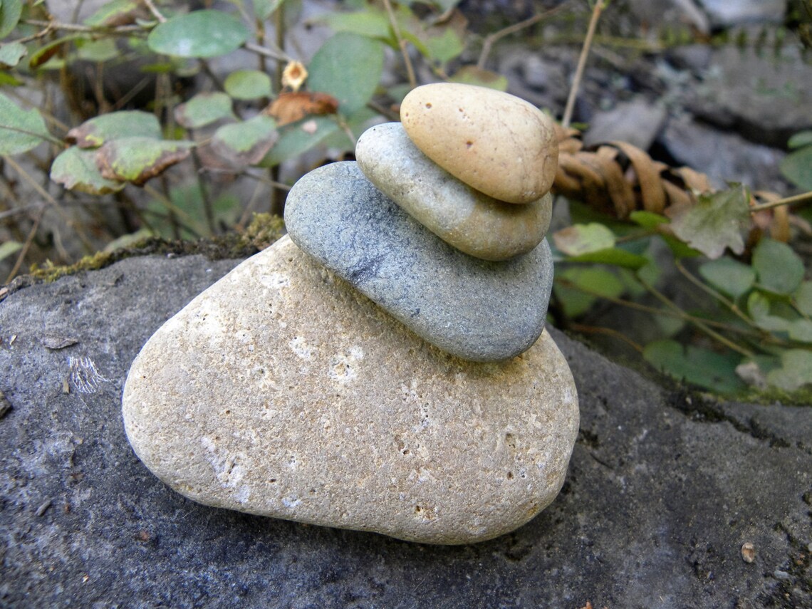 Pila de piedra de playa natural 4 rocas triangulares del | Etsy