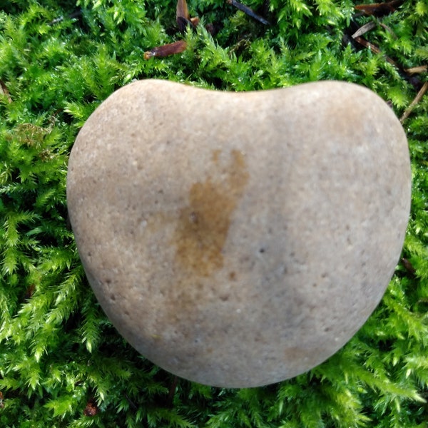 Tan Heart Rock Sweet Beach Stone Valentine's Day Gift Love Friendship Wedding Beach Home Peace Zen Spa Decor Garden Art Pocket Stone Sea