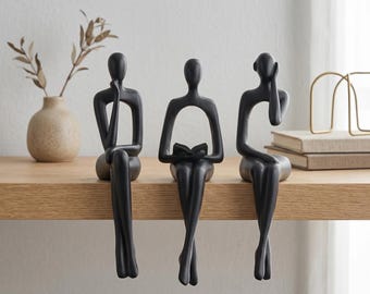 Beeldenset abstracte denker, minimalistische zittende beeldjes, Scandinavisch plankdecor