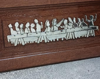 La decimocuarta reflexión es mi punto de vista de la Última Cena. Si bien el famoso artista ignoró a María Magdalena, su reflejo siempre estará presente.