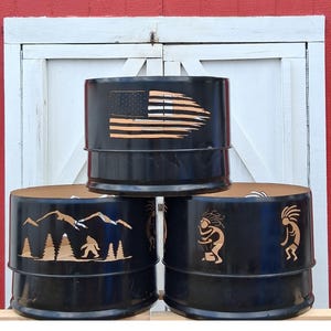 Handskurna eldgropar Återvunna ståltrummor – Kokopelli, Old Glory, Bigfoot Designs.