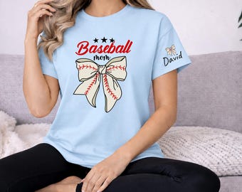 Maglietta personalizzata per la mamma di un giocatore di baseball con nome personalizzato sulla manica, maglietta con fiocco da baseball per la mamma, maglietta alla moda per il giorno della partita, regalo Coquette per la mamma sportiva, top per i tifosi