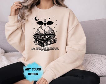 Felpa "Io sono infinito" con citazione della quarta ala, girocollo celeste con pila di libri drago, regalo fantasy per appassionati di libri, lettore di romanzi rosa