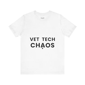 Maglietta Caos per Tecnico Veterinario / Maglietta Divertente per Tecnico Veterinario / Regalo per Tecnico Veterinario / Abbigliamento per Ospedale Veterinario / Stillwether