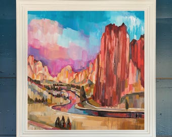 Könnte beinhalten: Ein quadratisches gerahmtes Gemälde, das eine Landschaft mit hohen roten Felsformationen, einem gewundenen Fluss und einem lebendigen Himmel in Rosa-, Violett- und Blautönen zeigt. Das Kunstwerk zeichnet sich durch kräftige, ausdrucksstarke Pinselstriche aus.
