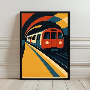 Peut inclure: Une impression d'art encadrée représentant une illustration stylisée d'un métro entrant dans un tunnel. Le train est rouge, blanc et bleu, sur un fond d'arches géométriques dans des tons orange, jaune et bleu foncé, avec un quai jaune.