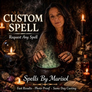 Op de afbeelding: Een afbeelding met een vrouw met lang donker haar, omringd door kaarsen en mystieke voorwerpen. De tekst luidt "CUSTOM SPELL" en "Request Any Spell". Een ketel met groene rook staat in het midden, met de tekst "Spells By Marisol".