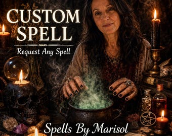 Könnte beinhalten: Ein Bild mit einer Frau mit langen dunklen Haaren, umgeben von Kerzen und mystischen Gegenständen. Der Text lautet "CUSTOM SPELL" und "Request Any Spell". Ein Kessel mit grünem Rauch befindet sich in der Mitte, mit dem Text "Spells By Marisol".