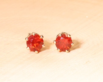 Pendientes de ópalo de fuego (ópalos de fuego mexicanos naturales), 4,75 mm x 0,31 quilates (cada uno), corte redondo, ópalo de fuego relleno de oro de 14 quilates.