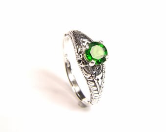 Chrome Diopside (aka 'Russian Emerald') Ring, 6.1 mm x 0.98 Carat, Round Cut, Art Deco Revival Style Sterling Silver Ring