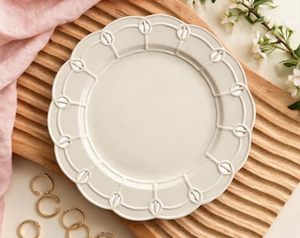 Plato de cerámica color crema de inspiración vintage, plato llano festoneado de 20 o 25 cm, plato de postre de estilo campestre francés, decoración de mesa estilo cottagecore