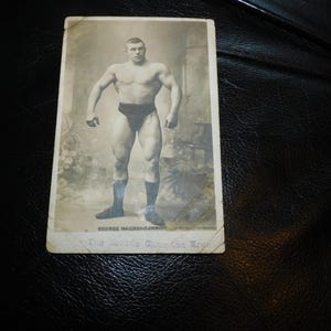 Cartão postal antigo de George Hackenschmidt de 1905 - autógrafo - lutador russo campeão de luta livre