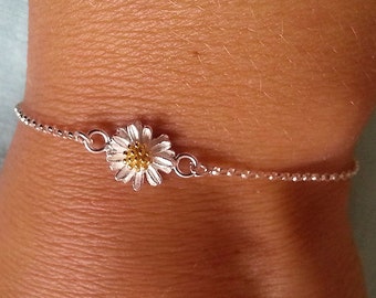 Daisy Bracelet. Sterling Silver Daisy Pendant. Dainty Bracelet. Floral Bracelet. Sterling Silver Bracelet. Simple Dainty Everyday. Gift Idea