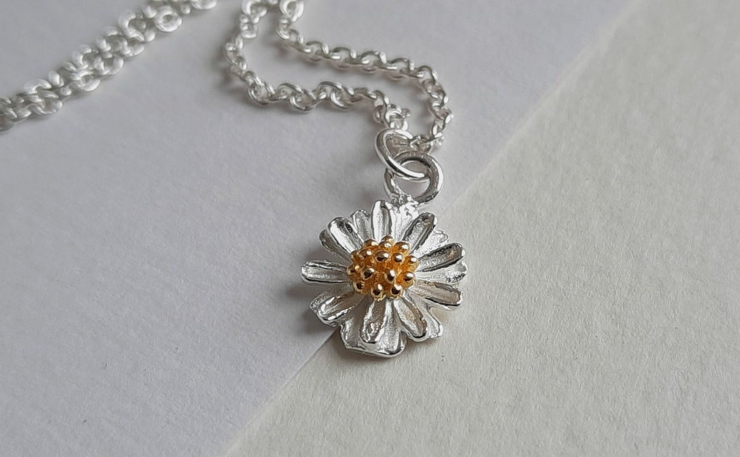 Silver Daisy Necklace. Sterling Silver Daisy Pendant. Floral Jewelry. Sterling Silver Necklace