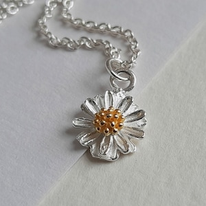 Silver Daisy Necklace. Sterling Silver Daisy Pendant. Floral Jewelry. Sterling Silver Necklace. Simple Dainty Everyday, Gift UK Shop