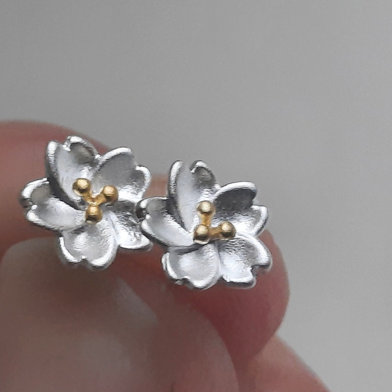 Plated Silver Gold Flower Earrings main image 0