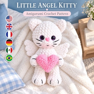 Może przedstawiać: Biały szydełkowany kot amigurumi ze skrzydłami anioła, trzymający różowe serce. Kot ma duże fioletowe oczy, różowy nos i czarne wyszywane wąsy. Tekst brzmi LITTLE ANGEL KITTY Amigurumi Crochet Pattern, w towarzystwie sześciu okrągłych ikon flag.