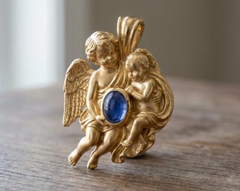 Collar con colgante de ángel querubín hecho a mano, regalo religioso con piedra azul, joyería de ángel guardián chapada en oro.