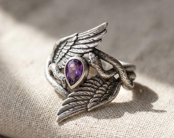 Anillo de plata de ley con alas de serpiente, circonita cúbica morada, joyería vintage oxidada Faith.